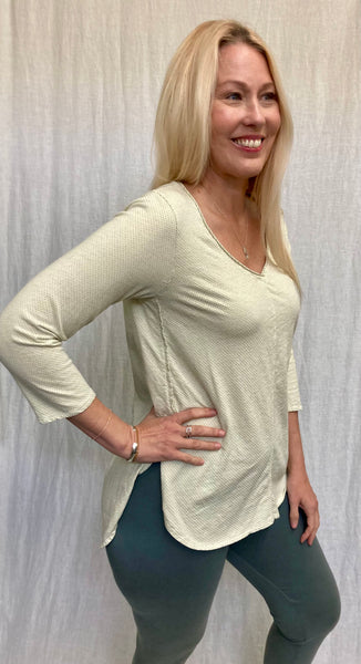 Cotton Texture Mini Dot 3/4 Sleeve V-Neck Top (Other color available)