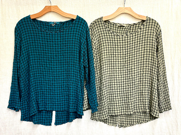 Black and White Crinkle Plaid 3/4 Sleeve Split Back Top (Other color available)